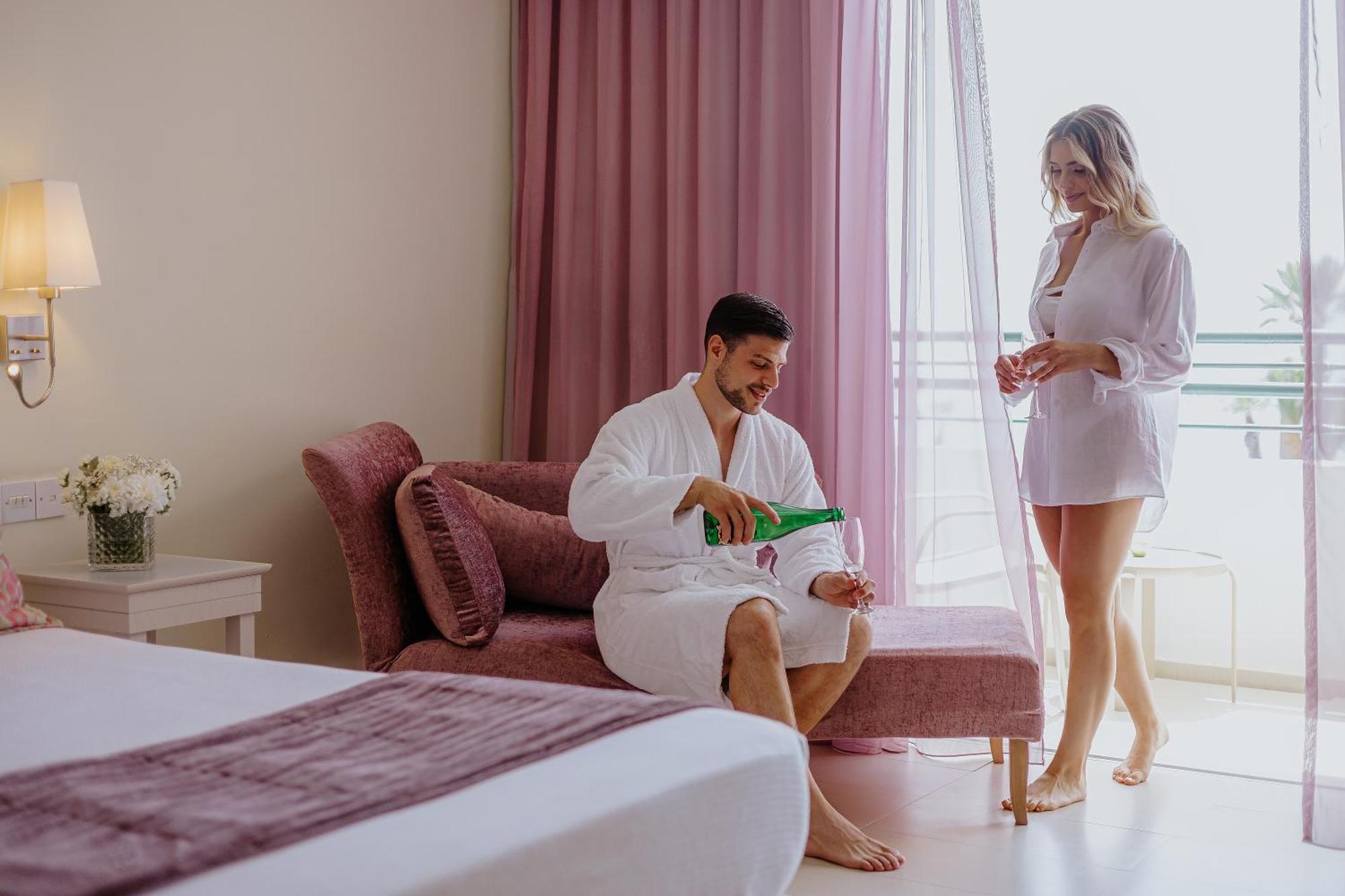 Louis Imperial Beach بافوس المظهر الخارجي الصورة